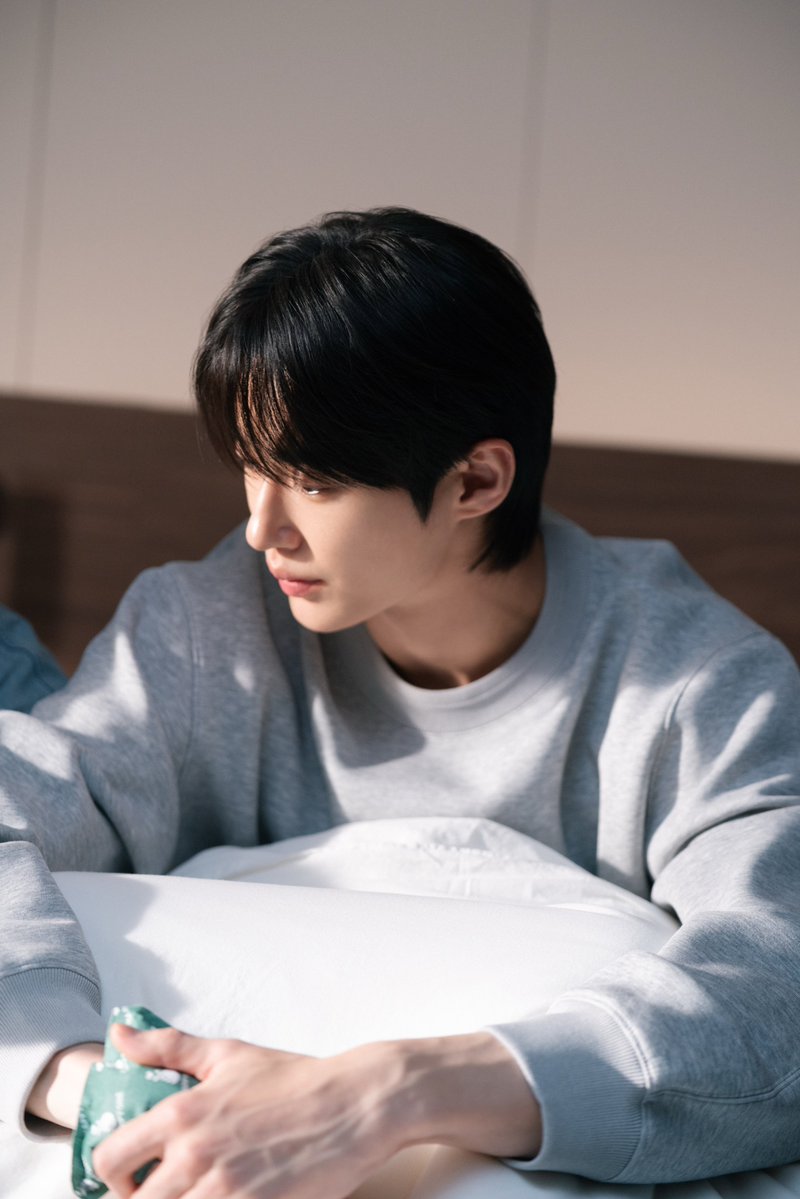 VARO_ent's tweet photo. [📷]

우석을 향한 마음🥰
iloom Behind Photo 📸

🔗🐶 https://t.co/CBBJ4G9BD1

#변우석 #ByeonWooSeok
#iloom
#바로엔터테인먼트 #VAROentertainment https://t.co/p8751Yx3uk