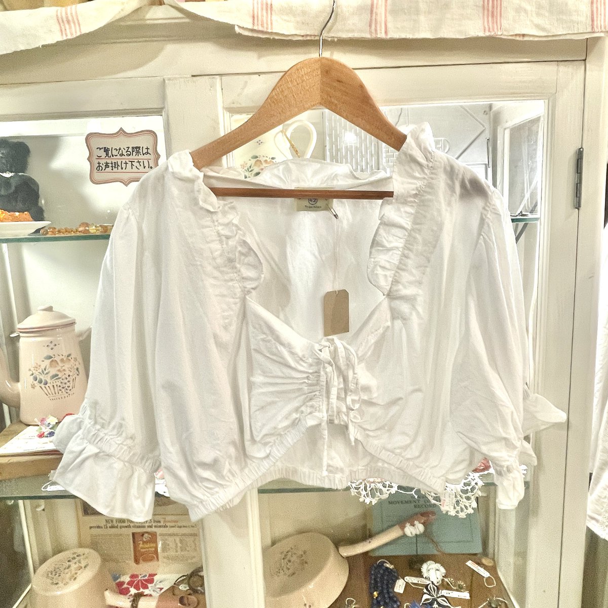 redbarrow1112's tweet photo. 今週は気温がぐんと上がり日差しも強くなりましたね☀️お店では夏用のアイテムが多数入荷しております🆕特に、普段使いのしやすい可愛らしいブラウスがたくさん入り取り揃えがございますので、気になる方は
ぜひお店にお立ち寄りくださいませ🧺🫧
 #古着 #ヴィンテージ #アンティーク #国立 https://t.co/wNeEltRlGU