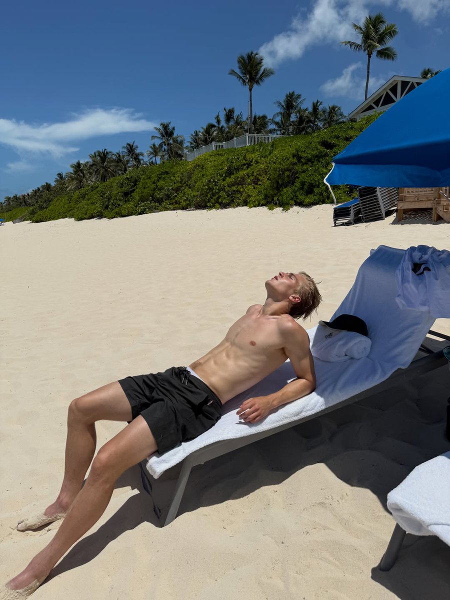 suwatsonn's tweet photo. He heard the comments that he was one of the most attractive players in the World Cup and decided to serve to all his new fans https://t.co/zTPc7zE8Wg
