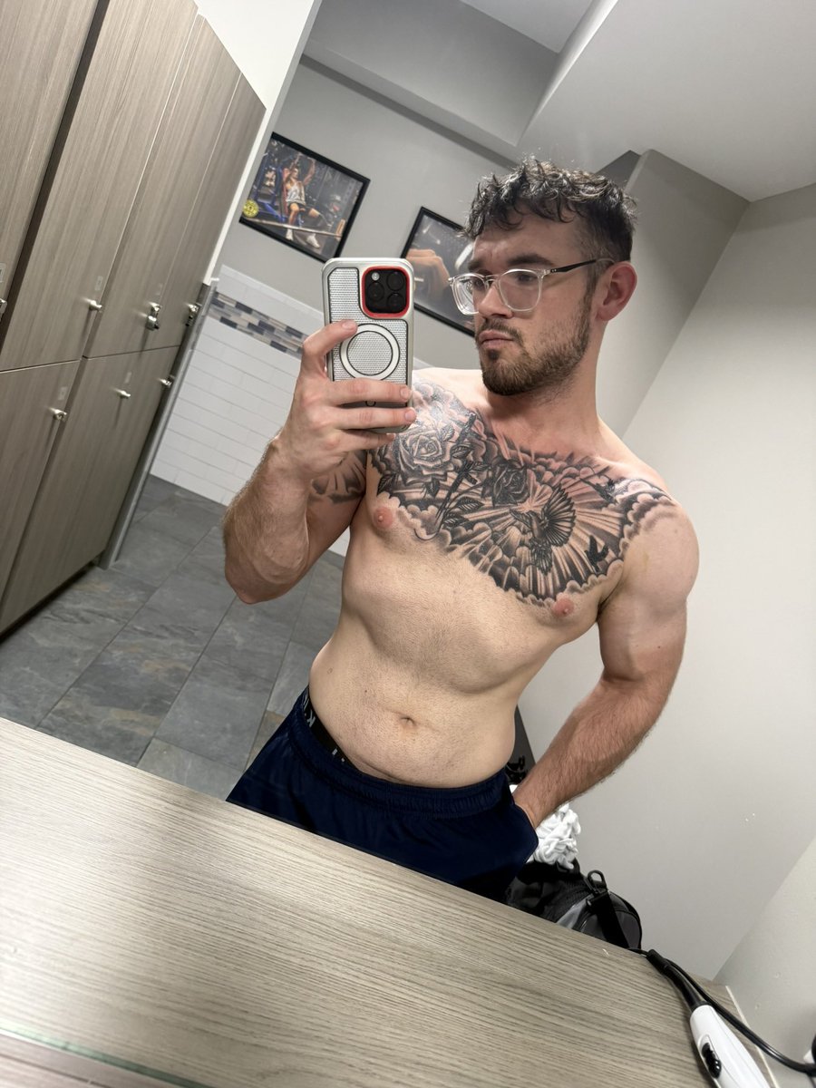 KogiCream's tweet photo. Alexa: play “ All Star by smash mouth “ 🤷🏼‍♂️ https://t.co/q7cx5XPZwR