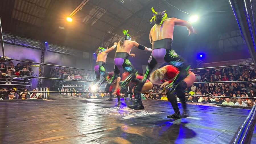 LaTijeraLucha's tweet photo. La lucha especial de AULL pone frente a #LasShotas contra #LaPandemia.
En un encuentro que tuvo de todo, los exóticos #JessyVentura, #DivaSalvaje y #LaBizhota caen ante el “colmillo largo y retorcido” de
#GranPandemonium, #PandemoniumJr e #HijoDePandemonium🔥
#latijeraluchalibre https://t.co/pWCPqiz7j4