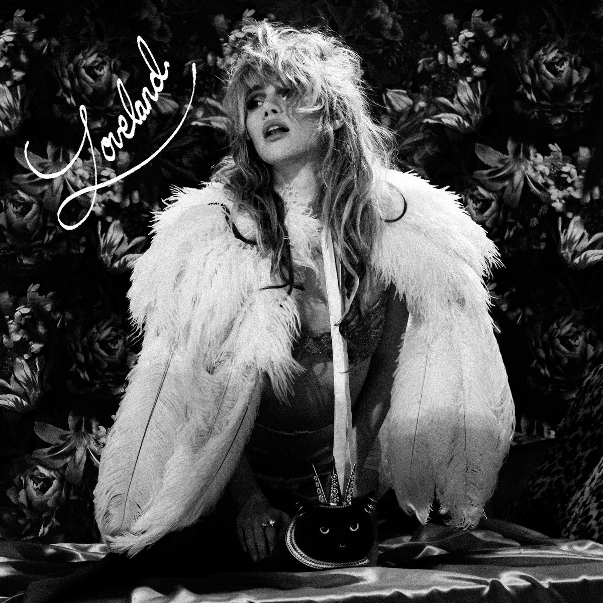 PopCrave's tweet photo. Suki Waterhouse has released her new album, ‘Loveland.’ 

Stream: https://t.co/9M9AJaZWTg https://t.co/4eYwEO1YS7