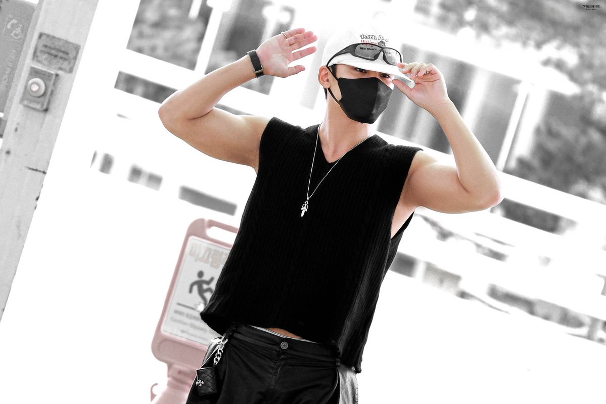 ph970406's tweet photo. 260710 ICN 🛫

🫶🏻🫶🏻🖤

@pledis_17 
#민규  #MINGYU #세븐틴 #SEVENTEEN https://t.co/CnUGeVRwGi