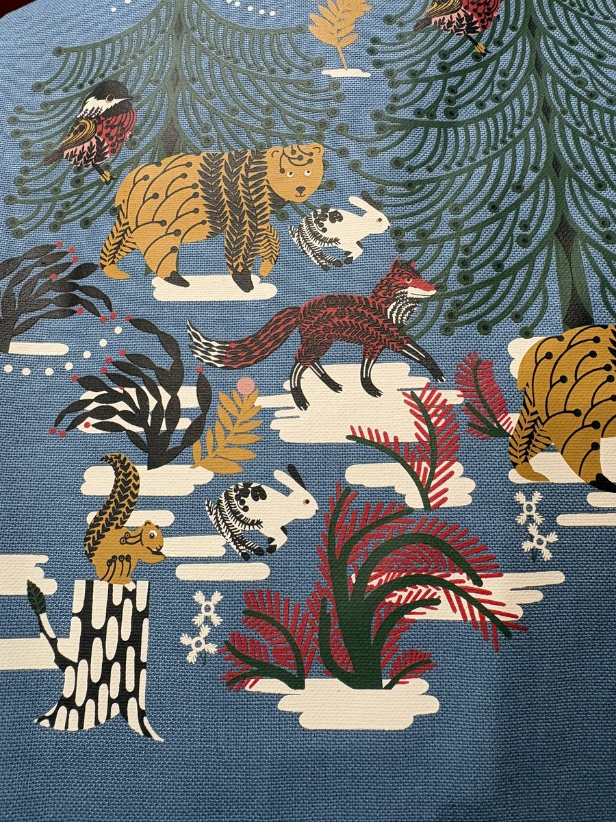 aogablue's tweet photo. だがしかし会社に行くのでIKEAで🦊もいるブルーのバッグを調達(家からなんか持って来ればいいのに？) https://t.co/vnOUY3jzYG