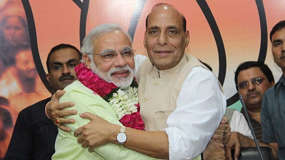 ArvindSinghUp's tweet photo. “राजनाथ सिंह जी ”
           @rajnathsingh Ji 

भारतीय राजनीति के उन विरले चेहरों में से एक, जो जिस विचार के साथ पैदा हुए, उसी विचार के साथ आज भी चट्टान की तरह मजबूती से तटस्थ खड़े हैं। 

#संघ जीवन में एक बाल स्वयंसेवक से लेकर प्रांतीय स्तर के पदाधिकारी होने तक

#संगठन के एक जिला पदाधिकारी से लेकर दुनिया की सबसे बड़ी राजनीतिक संगठन (भाजपा) के दो बार राष्ट्रीय अध्यक्ष बनने तक, 

#विधायी सफर में जनसंघ से विधायक से लेकर देश के गृह मंत्री- रक्षा मंत्री तक - उनका पूरा जीवन राष्ट्रवाद और निष्ठा की एक बेमिसाल दास्तान है।

• 10 जुलाई 1951 को जन्में राजनाथ जी ने 1964 में 13 वर्ष की उम्र में RSS से जुड़कर सक्रिय स्वयंसेवक बने।

• 1969 में गोरखपुर विश्वविद्यालय से फिजिक्स में https://t.co/loRmZOIY5O. करने के दौरान @ABVPVoice के गोरखपुर संभाग के संगठन मंत्री रहे।

• 1971 में मिर्जापुर के के.बी. पोस्ट-ग्रेजुएट कॉलेज में भौतिक विज्ञान (Physics) के लेक्चरर (प्रोफेसर) नियुक्त हुए।
1972: संघ द्वारा मिर्जापुर शहर के 'नगर कार्यवाह' बनाए गए।

• 1974 में भारतीय जनसंघ की मिर्जापुर इकाई के सचिव बने।

• 1975 मेजप  आंदोलन के जिला संयोजक बने और इमरजेंसी में 21 महीने जेल में रहे।

• 1977 में जनता पार्टी  में जनसंघ कोटे विधायक बने।

• 1980 में BJP के संस्थापक सदस्य

• 1983 में UP भाजपा के प्रदेश सचिव

• 1984 में BJP- युवामोर्चा UP के प्रदेश अध्यक्ष।

• 1986 में BJP- युवामोर्चा के राष्ट्रीय महासचिव।

• 1988 मे BJP- युवामोर्चा के राष्ट्रीय अध्यक्ष बने 

• 1989 में MLC सदस्य।

• 1991 में कल्याण सिंह जी की सरकार में शिक्षा मंत्री बने।

• 1992 में ऐतिहासिक 'नकल विरोधी कानून' लाए और पाठ्यक्रम में वैदिक गणित को शामिल कराया।

• 1994 राज्यसभा सांसद

• 1997 उत्तर प्रदेश भाजपा के प्रदेश अध्यक्ष।

• 1999 अटल जी की सरकार में केंद्रीय भू-तल परिवहन मंत्री बनें और 'स्वर्णिम चतुर्भुज योजना' की शुरुआती की।

• 2000 मुख्यमंत्री, उत्तर प्रदेश।

• 2003 में अटल जी की कैबिनेट में केंद्रीय कृषि एवं खाद्य प्रसंस्करण मंत्री।

• 2004 भाजपा राष्ट्रीय महासचिव।

• 2005 BJP राष्ट्रीय अध्यक्ष।

• 2009 गाजियाबाद लोकसभा सांसद

• 2013 पुनः राष्ट्रीय अध्यक्ष।

• 2013 पार्टी व देश हित में नरेंद्र मोदी जी को भाजपा का आधिकारिक प्रधानमंत्री उम्मीदवार घोषित किया।

• 2014 पुनः लोकसभा संसद 

• 2014 केंद्रीय गृह मंत्री बनें।

• 2019 दोबारा सांसद 

• 2019 केंद्रीय रक्षा मंत्री का पदभार।

• 2024 से निरंतर: लखनऊ से लगातार तीसरी बार लोकसभा सांसद, मोदी सरकार में पुनः रक्षा मंत्री।