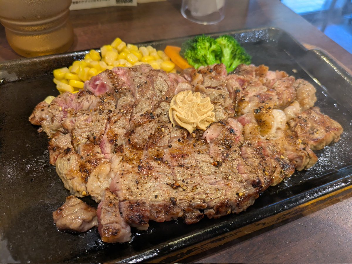 ZEAS888's tweet photo. ともかく肉が食いたくて
いきなりステーキで赤身300g
野菜中心の食生活とかやっぱ無理 https://t.co/x8IyaliPQK