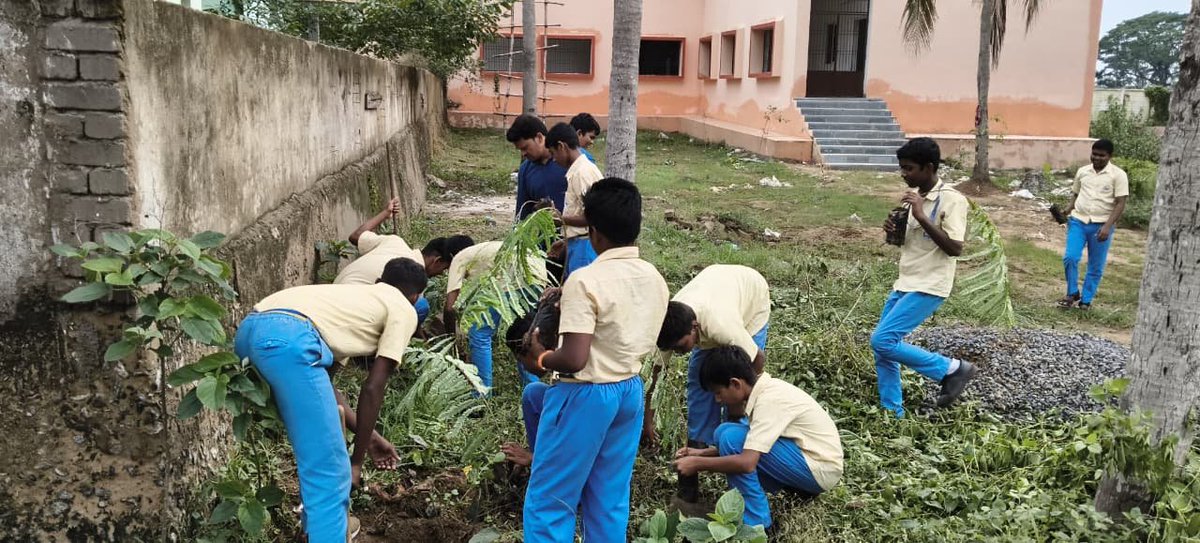 OAVSTB's tweet photo. The best time to plant a tree was years ago; the next best time is now.

With zeal &amp; environmental consciousness, the young eco-warriors of OAV Satyabadi celebrated Van Mahotsav, promoting biodiversity conservation &amp; sustainable living through plantation drives.🌱 https://t.co/5jd0GNubHo