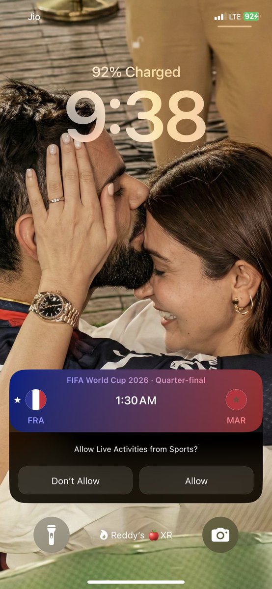 GenuineViratFan's tweet photo. Lock Screen                     Home Screen https://t.co/cVGrfCOA5D