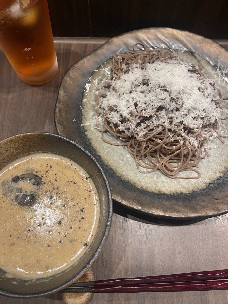 llthatmatters88's tweet photo. ようやく金曜なのでポルチーニクリーム蕎麦にトリュフスライスもトッピング🥢 https://t.co/qdoUHZPqvN