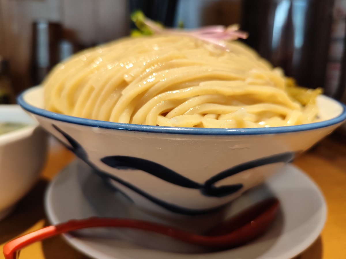 vmyuntsuv's tweet photo. 三田製麺所の1.5キロ
さすがに食べ終わったあとお腹が重たいね。
それに腕が疲れた https://t.co/nvdZxb2yjv
