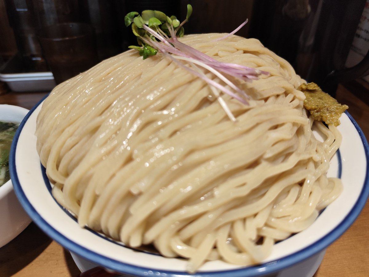 vmyuntsuv's tweet photo. 三田製麺所の1.5キロ
さすがに食べ終わったあとお腹が重たいね。
それに腕が疲れた https://t.co/nvdZxb2yjv
