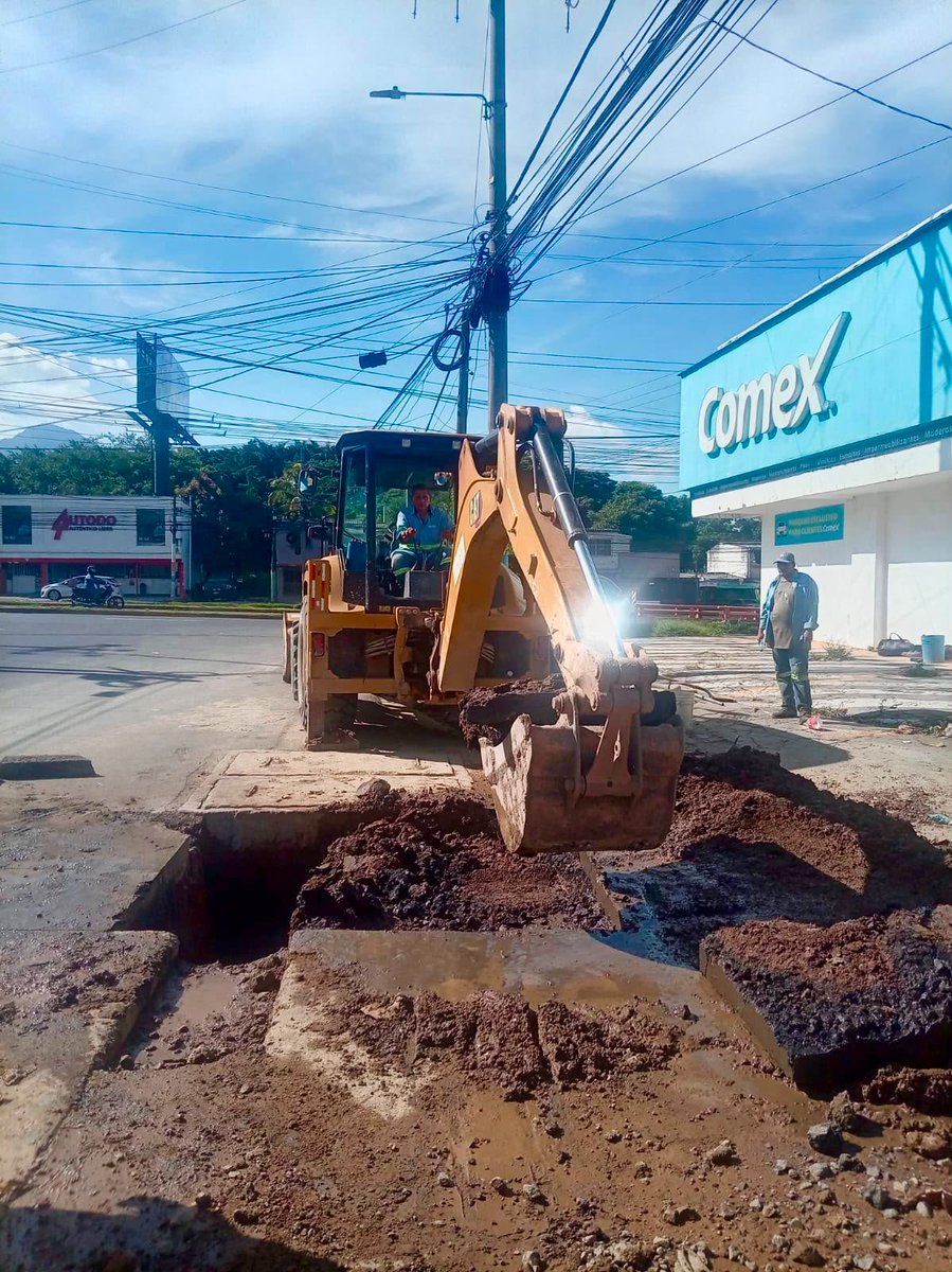 ANDASV's tweet photo. Durante el día de hoy, nuestro equipo técnico ha estado concentrado de manera ininterrumpida en la reparación de un daño imprevisto en la tubería principal.  Entendemos tu molestia y lamentamos los inconvenientes que estos trabajos puedan ocasionar.  

Te aseguramos que nuestros técnicos están trabajando arduamente para solucionar el problema y restablecer el servicio lo antes posible. Agradecemos profundamente tu paciencia y comprensión mientras finalizamos estas labores correctivas.