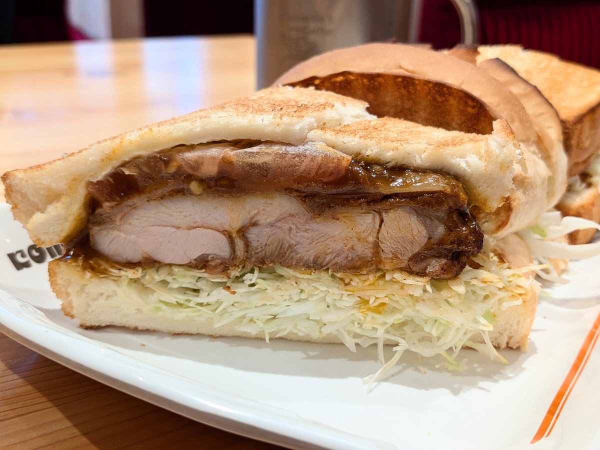 rizeshi's tweet photo. タンドリーチキンホットサンドいただきました！！！デカい肉！！！辛くて美味しい！！！ https://t.co/uHkHYlxj2i