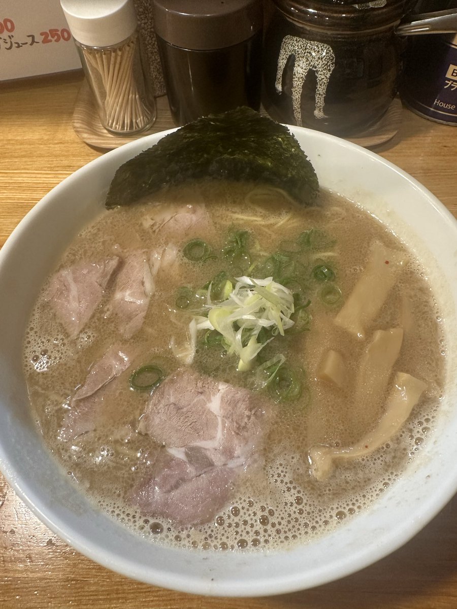 pizza08785865's tweet photo. #天草　#仁太郎
仁太郎ラーメン900円^ ^
豚骨50%天草大王50%^ ^
これは、めちゃくちゃ旨いです^ ^ https://t.co/qrBSFxVTlS