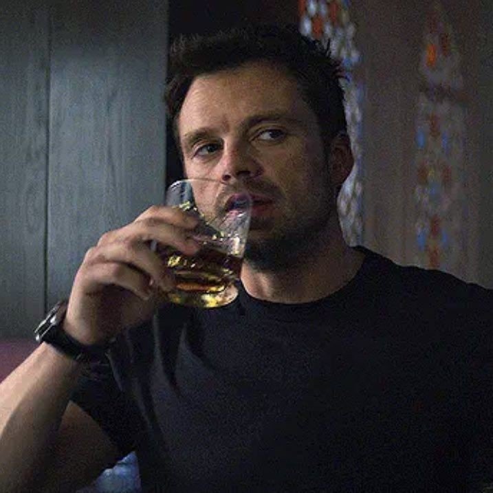 empusrrill's tweet photo. ╱ ayudenme a elegir uno para bartender del andromeda pls 👀 https://t.co/lECPWOF88h