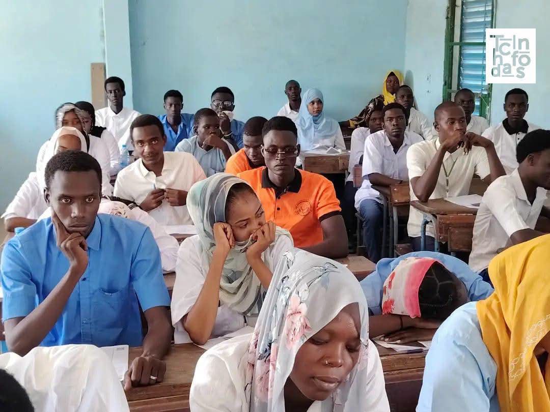 Fatma_rck75's tweet photo. Les épreuves de la deuxième chance sont bouclées à Bol.  Bravo à nos grands frères et petites sœurs qui ont bossé dur. Maintenant on est ensemble avec eux dans l'attente. Que Dieu mette la baraka dans les résultats 🤲
#Tchad https://t.co/WLHmHcAoBl