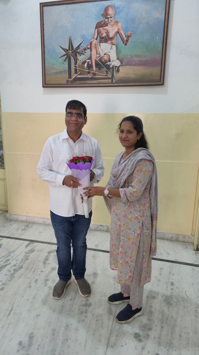 chandrkalanago1's tweet photo. @LalitTunwal 
राजस्थान प्रदेश कांग्रेस कमेटी के संगठन महासचिव, आदरणीय श्री ललित जी तुनवाल को जन्मदिवस की हार्दिक बधाई एवं शुभकामनाएँ।
आपके नेतृत्व में संगठन को हमेशा एक नई दिशा और ऊर्जा मिली है। ईश्वर से आपके उत्तम स्वास्थ्य, यशस्वी जीवन  की कामना करती हूँ। 
Lalit Tunwal ji 

Rajasthan Pradesh Congress