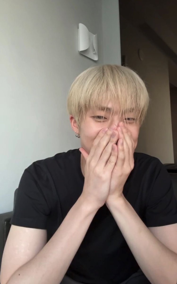 baileysoulwkzd's tweet photo. bare faced jiung is sooo bf https://t.co/xxylnEQ7uv