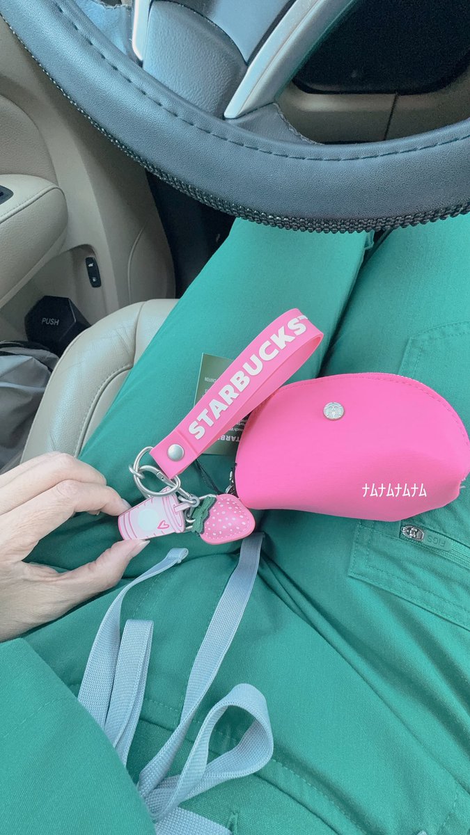 novmbr_nam's tweet photo. 先月一日ヘルプに入った歯科医院でフルタイムのオファーを頂いた。長年勤めた今のオフィスを離れるのは心苦しくさみしいけど受けようと思う。
Change is inevitable
#スタバなむ #PinkCollection https://t.co/89De33gUfE