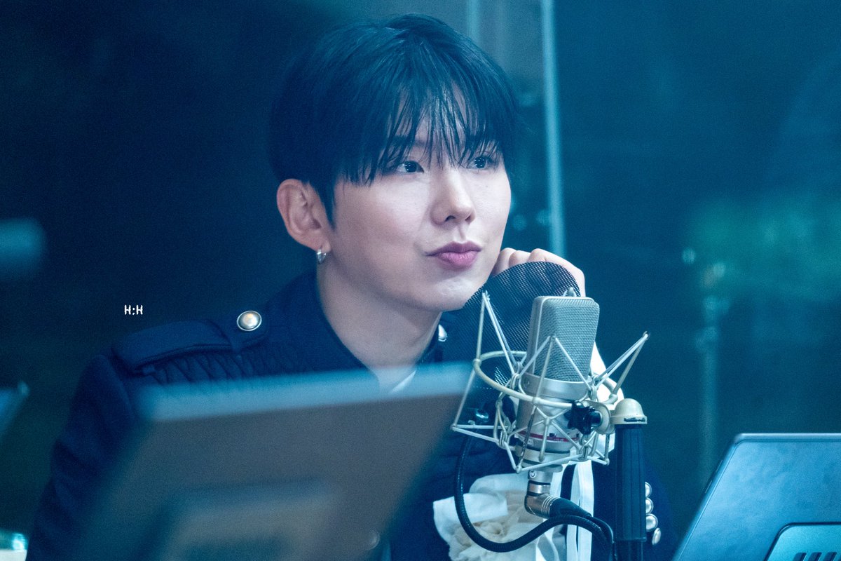 byeri2022's tweet photo. 260709 #김이나의별이빛나는밤에

냉미남 온미남
그냥 미남이시네요🫠

#KIHYUN #기현
#BORDERLINE #보더라인
#SoGood #쏘굿 https://t.co/lSRKoDGL1K