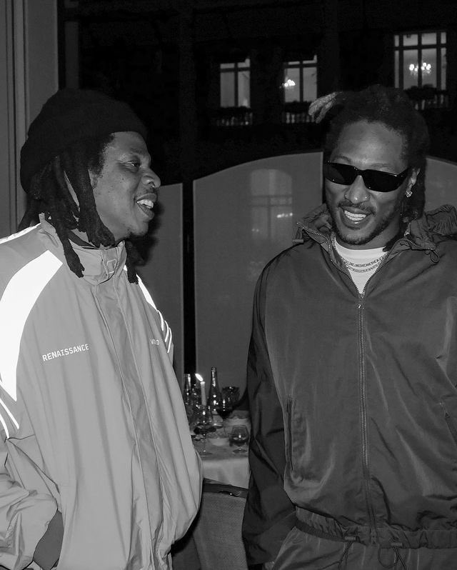 CrAstro2's tweet photo. FUTURE POTENTIALLY DISSES JAY Z ON HIS NEW ALBUM 🚨🚨

“his bitch the baddest, she the real blue print, (not him, adlib)”

“rather dance with the devil then make bread with him, yeah, only hoes and lawyers on speed dial so the in-laws can’t piece me, yeah”

(solange smacking jay reference)