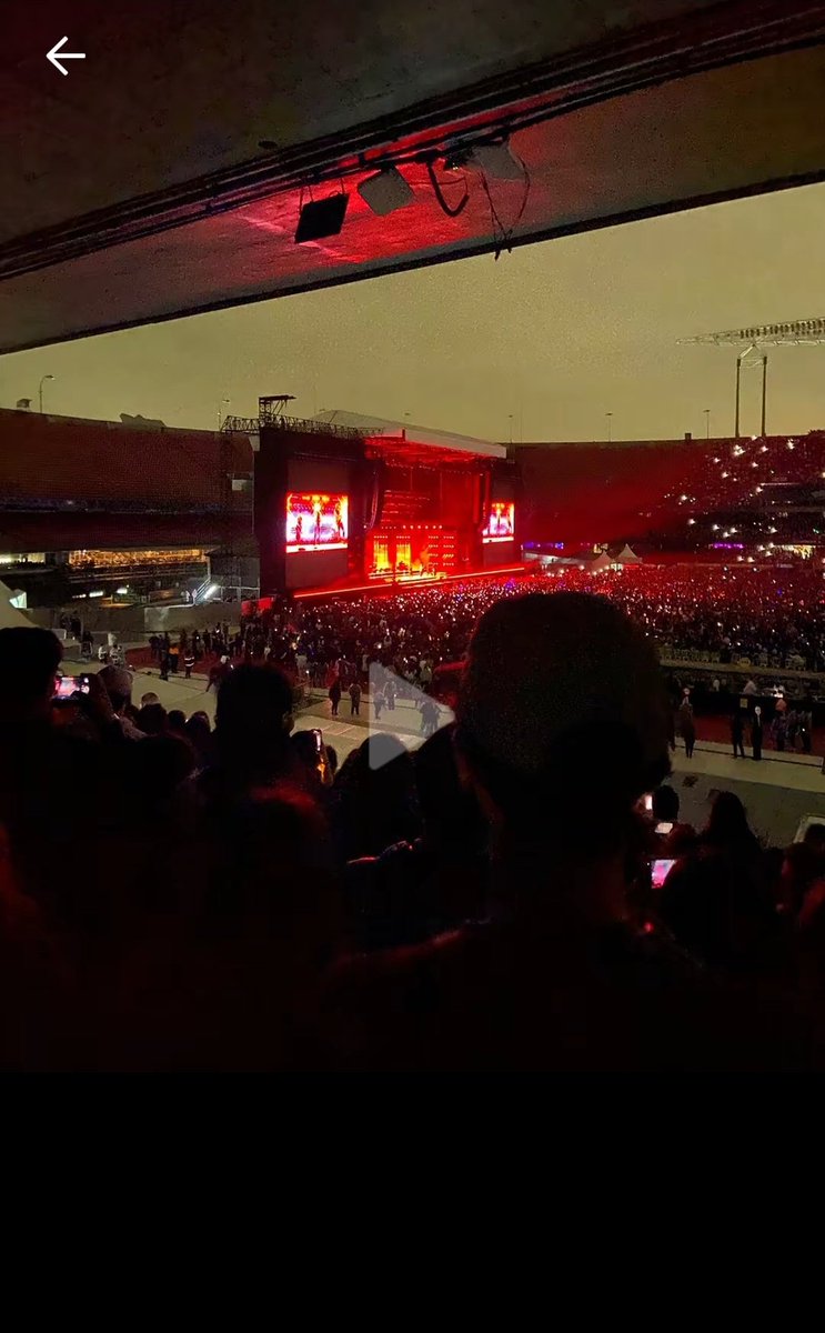 sayoongii's tweet photo. to vendo as pessoas tacando mt terror na cadeira superior do morumbis sendo que a visão ruim é pra quem chega basicamente na hora do show

isso daqui é no meio do setor, a visão ainda é limpa, com palco 360 então, fica mais limpa ainda https://t.co/mWTUev8Vky