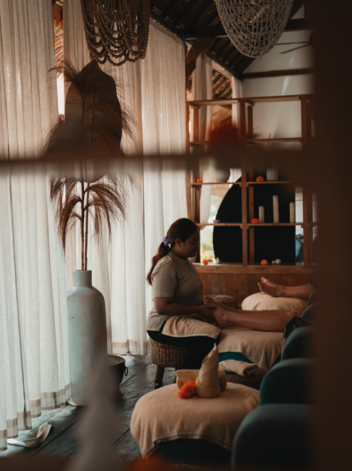 PauseBaliGroup's tweet photo. Trawangan is a full spa on Gili T. Indonesian massages, flower baths and body treatments in an open air setting. The street outside stops existing the moment you step inside.
youspaexperience #gilitrawangan #spagili #wellnessbali #spaexperience #pausegroup #islandwellness https://t.co/5tPvYQPv9g