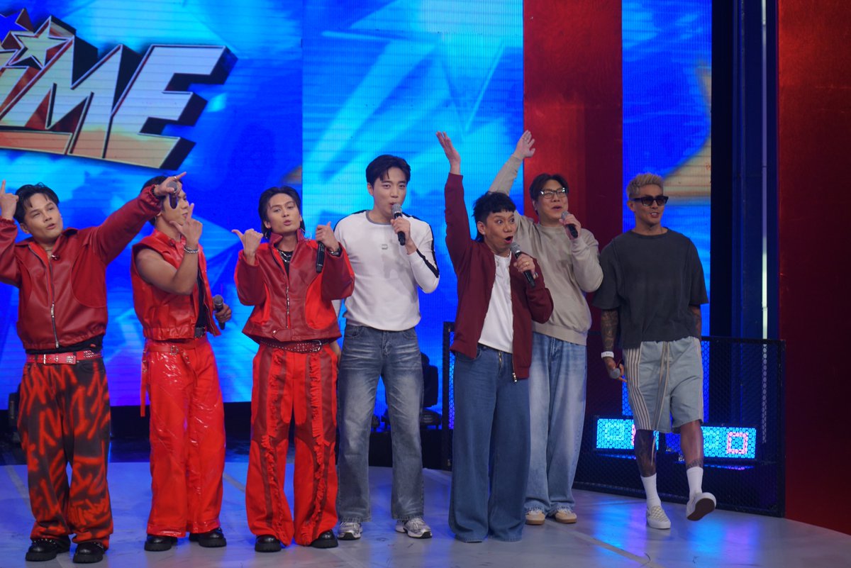 itsShowtimeNa's tweet photo. It's a FRIYAY! Let's smile, Madlang People ☺️

#ShowtimeAtakeTayo
WATCH #ItsShowtime LIVE:
https://t.co/Gs3IAXU5tb https://t.co/GmaLKoDOH5