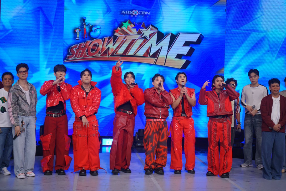 itsShowtimeNa's tweet photo. It's a FRIYAY! Let's smile, Madlang People ☺️

#ShowtimeAtakeTayo
WATCH #ItsShowtime LIVE:
https://t.co/Gs3IAXU5tb https://t.co/GmaLKoDOH5