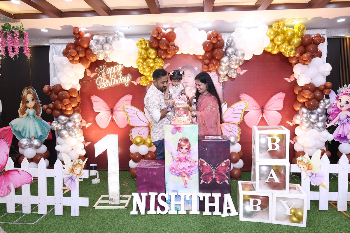 ilaxmirani's tweet photo. 1st Birthday Celebration ..🎂 🥳🎉🥰🧿❣️
हमारी प्यारी बिटिया रानी का पहला जन्मदिन...🥰🥳🎂
#birthdaycelebration #birthdayspecial❤️ #family #pariwar #princess https://t.co/vM2HzDC2t1
