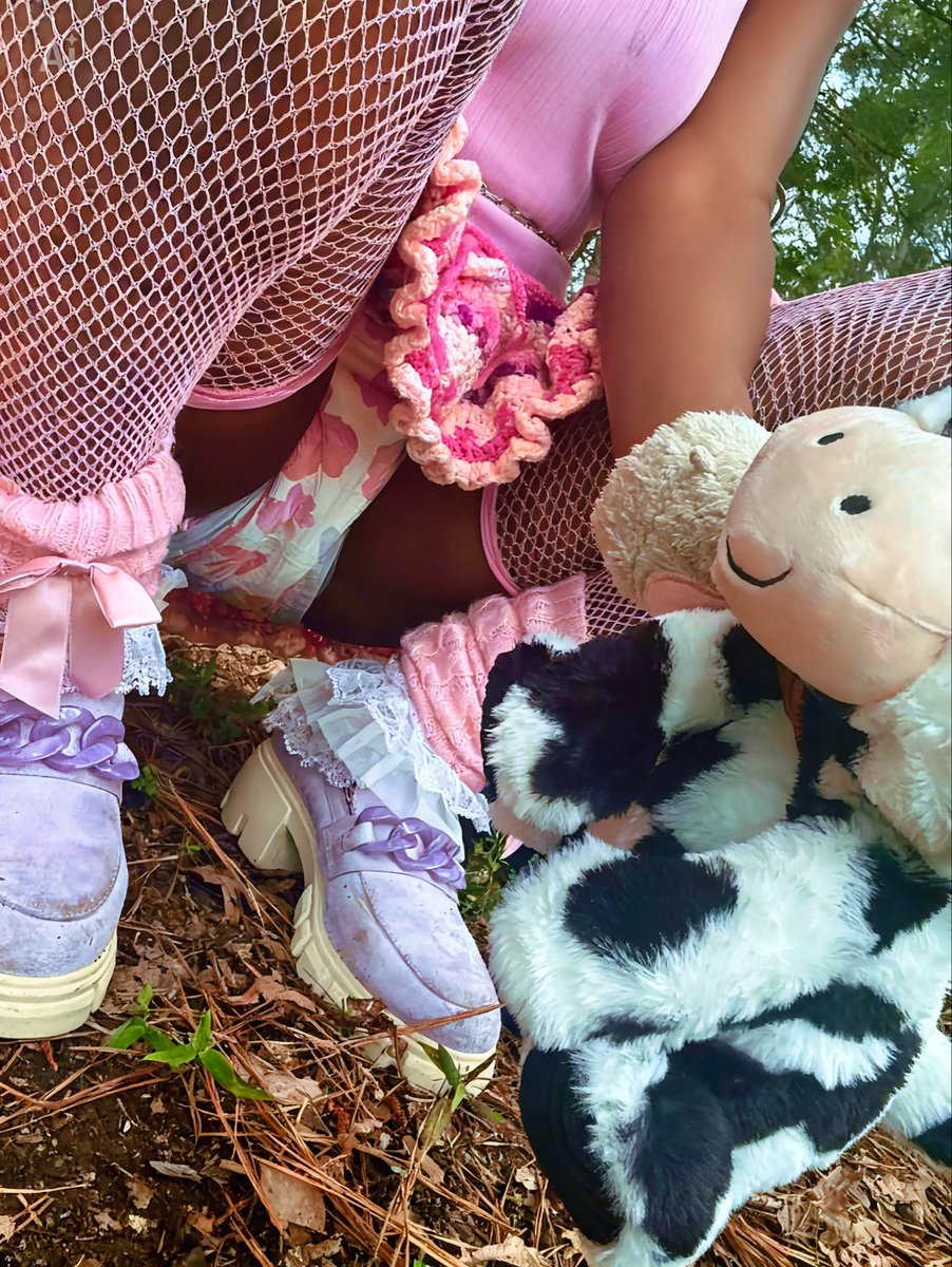 BabyxxReign's tweet photo. 💖 I had a play date in the woods 💖🌼 
I had to go realllyyyy bad but luckily I came  prepared 🤭 😉
I’m just a baby, what can I say?🤗🍼 #jff #abdl #daddykink #justforfans https://t.co/RzlCtZffNa