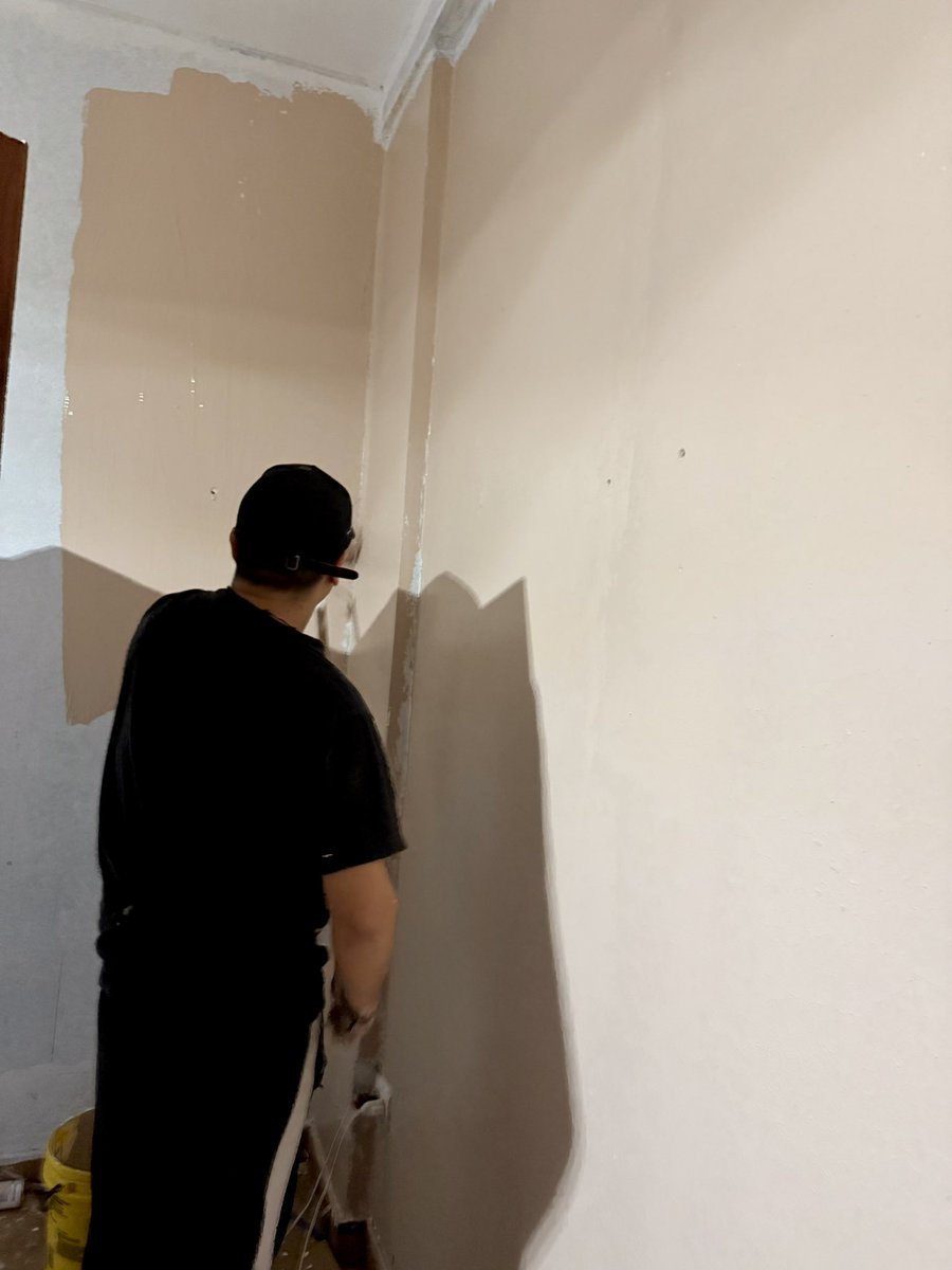 vickcorchio's tweet photo. obvio que me agarró la loca de cambiar el color de la habitación y el me lo cumple🥰❤️‍🩹😍👸🏻 https://t.co/PUZLFand0E