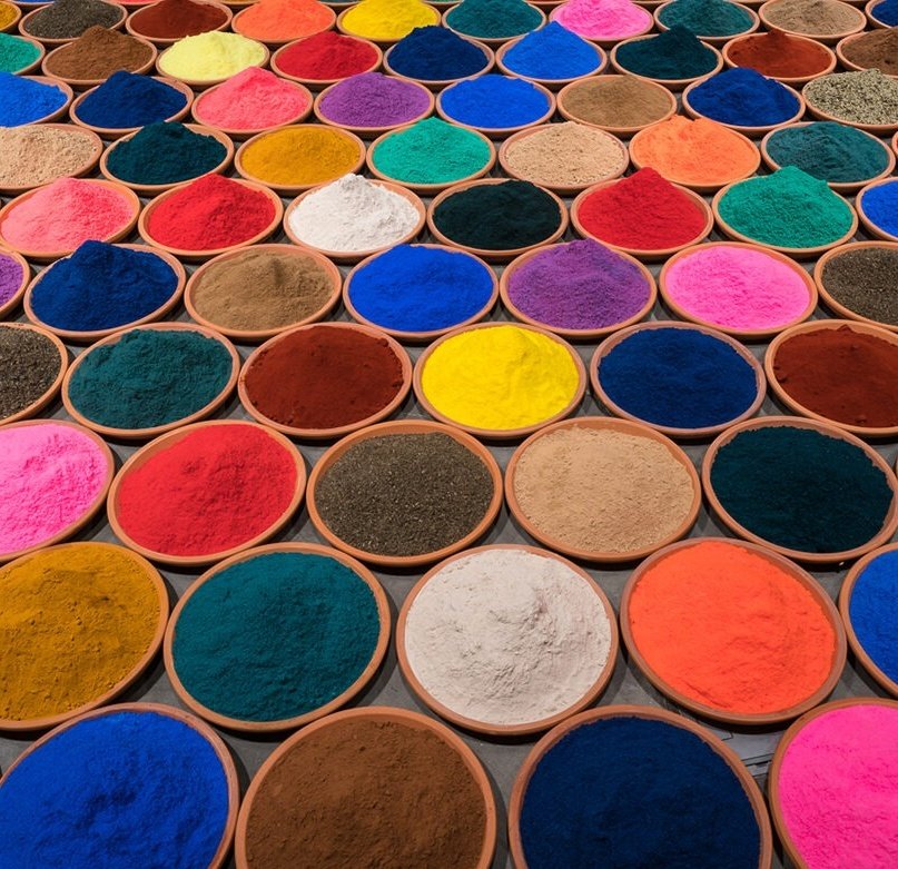 womensart1's tweet photo. Bolivian artist Sonia Falcone, Campo de Color (Field of Colour), 2012 mixed media installation, 88 clay bowls containing spices and colourful powders to highlight diversity #womensart #SouthAmericanArtWeek https://t.co/qJyKc16EB3