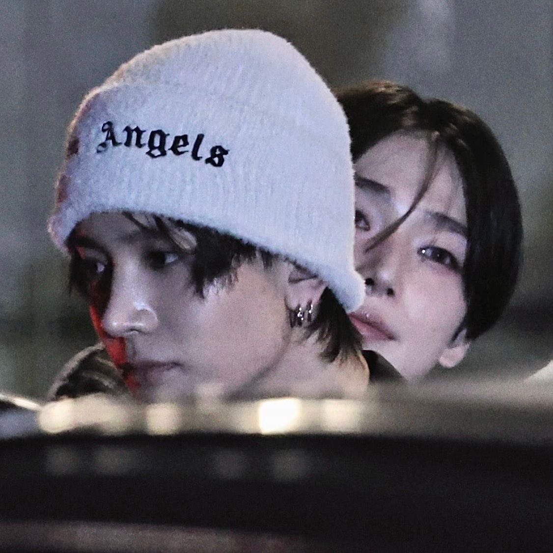 notsospicyz's tweet photo. dont you love it whenever sunoo peeks behind heeseung https://t.co/p5mT8XEM3l
