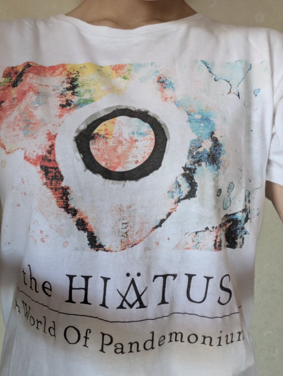 lv_f10wer's tweet photo. 今日はHIATUSのこのバンドTシャツで出かけました! お気に入り!!✨ https://t.co/TZdbEYD33C