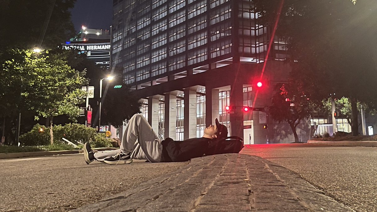 saulbrauns's tweet photo. 13 calls straight starting at 6 am

then had some secret work to do 🤫 

now its 11 pm and im waiting for an uber to drive me 3 hrs north

i need to deliver a message to a ceo

the mission is always the same
end wasted human potential https://t.co/RYilEbiwsp