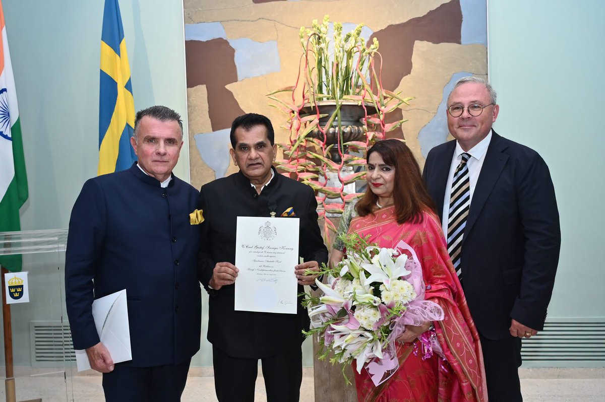SwedensAmbIndia's tweet photo. Many Congratulations @amitabhk87, G20 Sherpa of India,on being conferred with Royal Order of the Polar Star (Knight First Class), Sweden's highest civilian honours, bestowed by HM King Carl XVI Gustaf.
This distinction recognises his contribution to strengthening 🇸🇪🇮🇳partnership https://t.co/xlPS6qCE2X