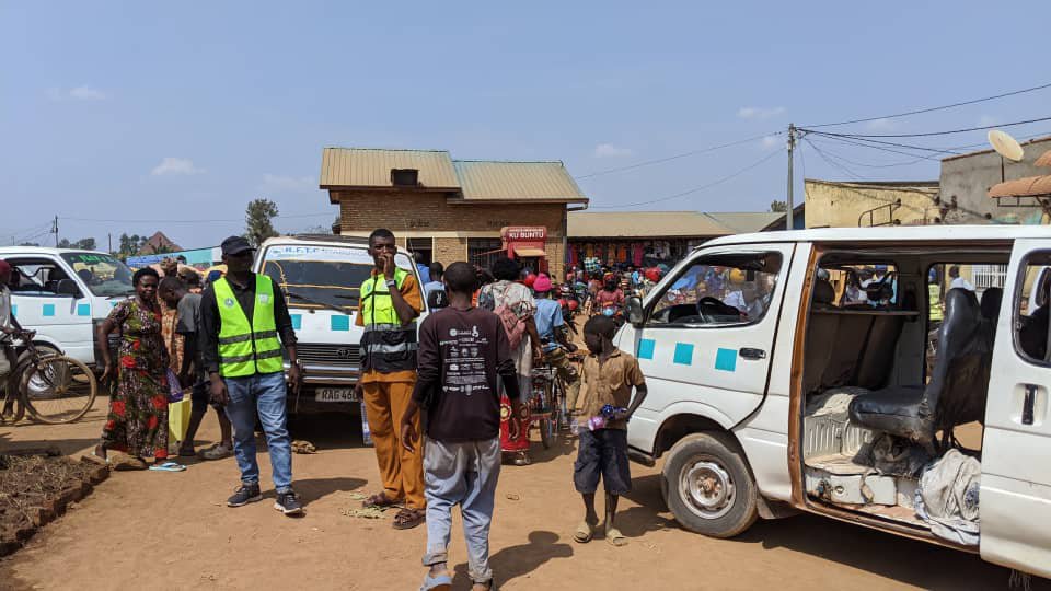 RyvcpKamonyi's tweet photo. @RwandaYouthVol1  mu murenge wa Mugina , Twakoze ibikorwa by'ubukangurambaga byibanze kumutekano wo mumuhanda, Isuku n'isukuru, kurwanya inzoga zinkorano n'ubukangurambaga kuri MUSA . @RwandaLocalGov @KubanaRichard https://t.co/mHfg6EzYkS