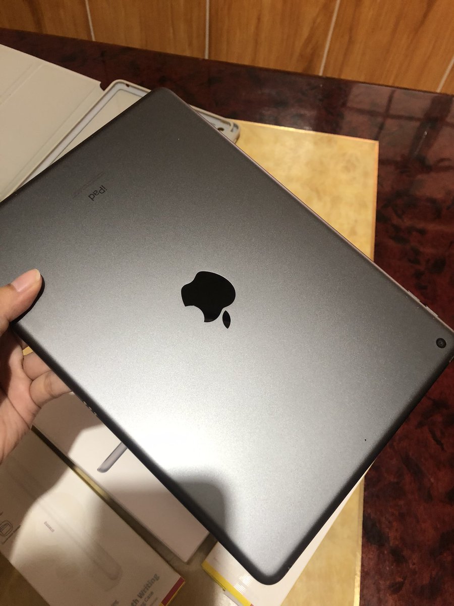 choisnoot's tweet photo. WTS LFB iPad 9th gen 64GB Space Gray

₱11,000 

Inclusions: 
⁃Original box
⁃Baseus Smooth Writing 3 stylus
⁃Baesus wireless charging case.
⁃2 iPad cases 
⁃UGREEN HiTune Max5c

RFS: Di na magagamit &amp; need funds. Ginamit ko lang nung review.

📍 Calamba, Laguna https://t.co/XHWG5cdgba