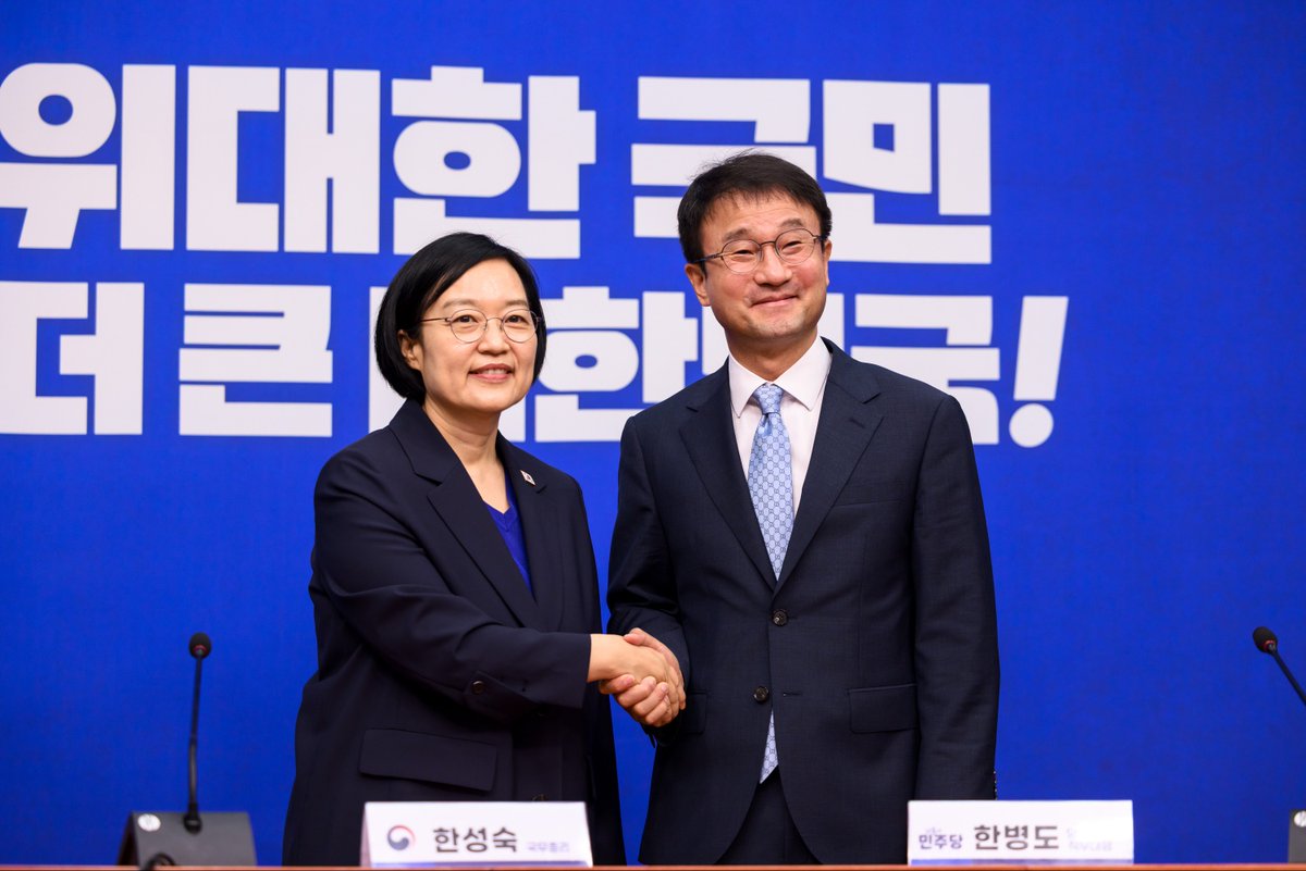PrimeMinisterKR's tweet photo. #총리는지금 
한성숙 국무총리는 국회부의장과 개혁신당·조국혁신당·더불어민주당 지도부를 각각 예방하고, 3대 메가프로젝트 추진을 위한 협력 방안을 논의했습니다. https://t.co/afshO4hqXP