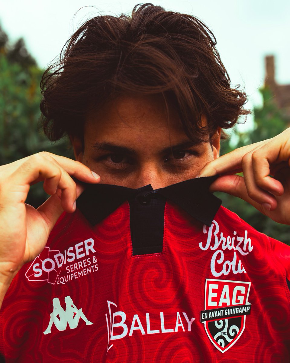 EAGuingamp's tweet photo. 🏰 Défendre nos t𝖊rres. Porter haut nos c𝖔uleurs.

Defend our l𝖆nd. Carry our c𝖔lours high.

Le nouveau maillot domicile @KappaFrance d’𝗘𝗻 𝗔𝘃𝗮𝗻𝘁. ❤️‍🔥🖤
The new 𝗘𝗻 𝗔𝘃𝗮𝗻𝘁 𝗚𝘂𝗶𝗻𝗴𝗮𝗺𝗽 home shirt by @KappaFrance.

#TeamEAG #WarRaok