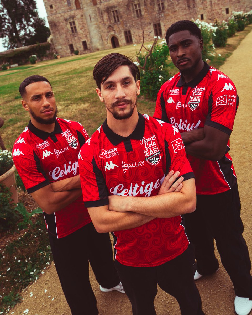 EAGuingamp's tweet photo. 🏰 Défendre nos t𝖊rres. Porter haut nos c𝖔uleurs.

Defend our l𝖆nd. Carry our c𝖔lours high.

Le nouveau maillot domicile @KappaFrance d’𝗘𝗻 𝗔𝘃𝗮𝗻𝘁. ❤️‍🔥🖤
The new 𝗘𝗻 𝗔𝘃𝗮𝗻𝘁 𝗚𝘂𝗶𝗻𝗴𝗮𝗺𝗽 home shirt by @KappaFrance.

#TeamEAG #WarRaok