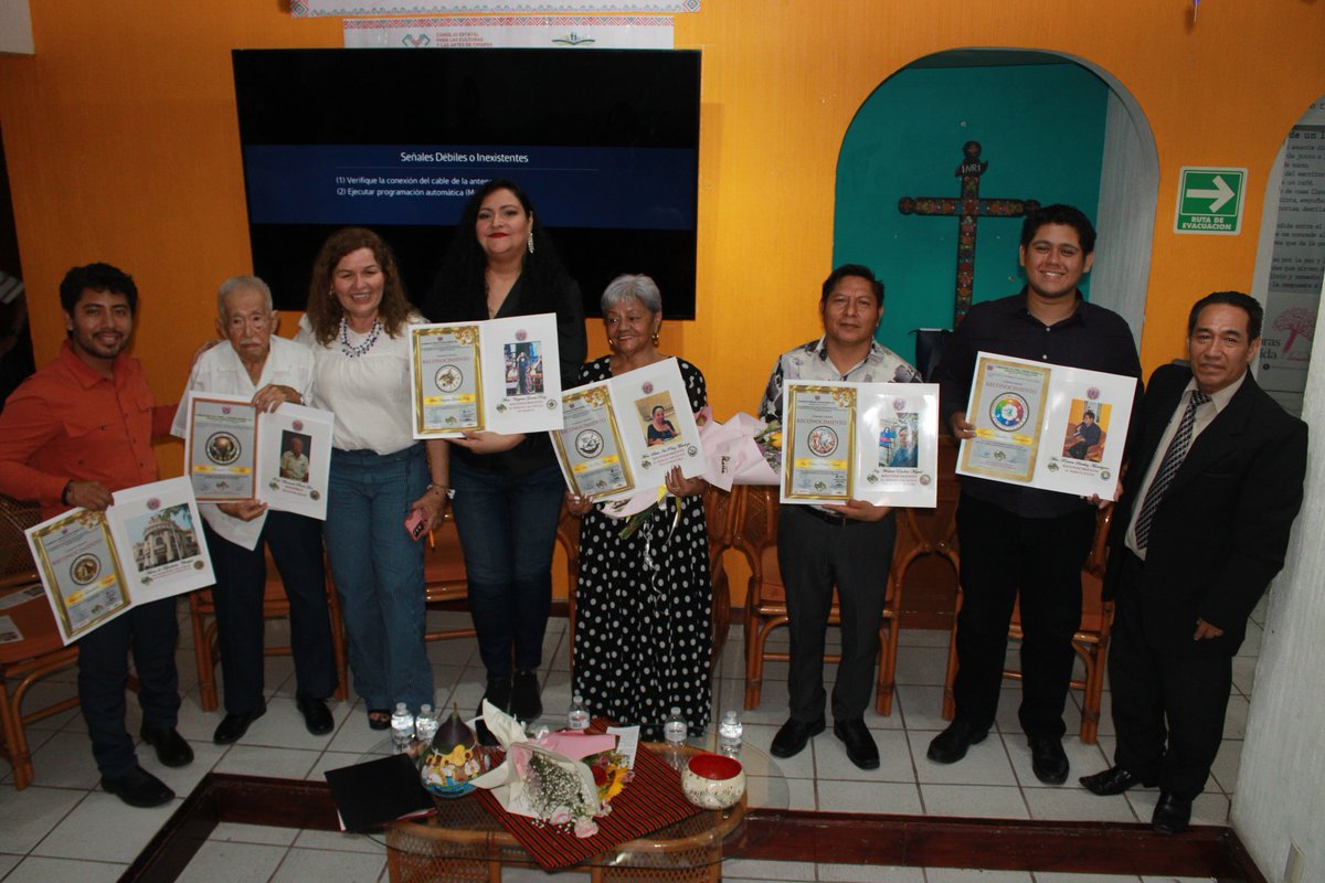 _ramonsanman's tweet photo. Agradezco a la Fundacion Cultural Corona Rodas A.C. por ver en mí el perfil idóneo para otorgarle el Reconocimiento al Mérito Joven, en su 4a. Entrega de Reconocimientos Chiapas 2026. https://t.co/jNUKiwRoTJ