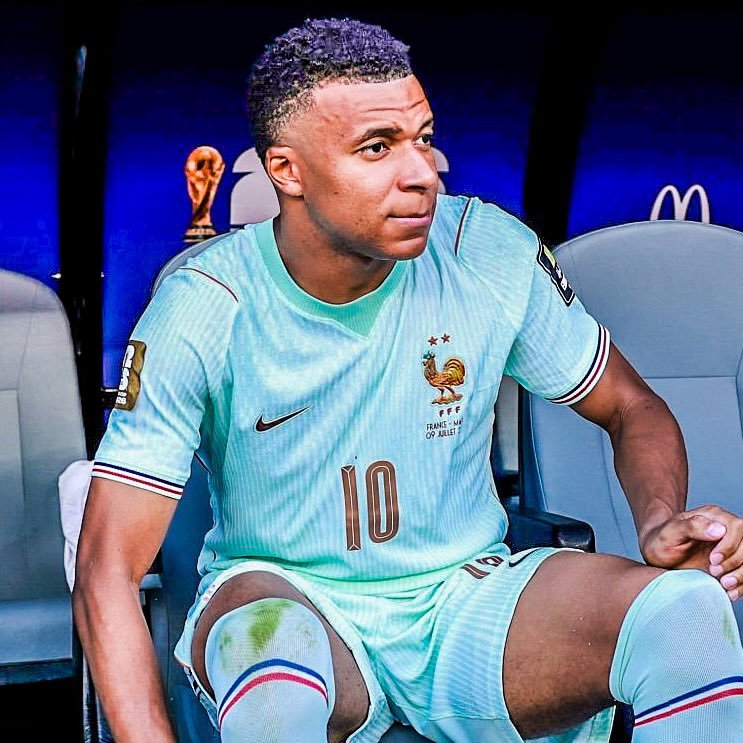 DaywonC's tweet photo. 🚨 Highest-rated strikers at the World Cup so far (3+ apps):
🇳🇴 Erling Haaland - 8.54
🇫🇷 Kylian Mbappé - 8.46
🏴 Harry Kane - 7.67
🇧🇪 Charles De Ketelaere - 7.46
🇪🇸 Mikel Oyarzabal - 7.44
#WhoScored
#FIFAWorldCup
#FIFAWorldCup2026 https://t.co/zIUIBOay2q