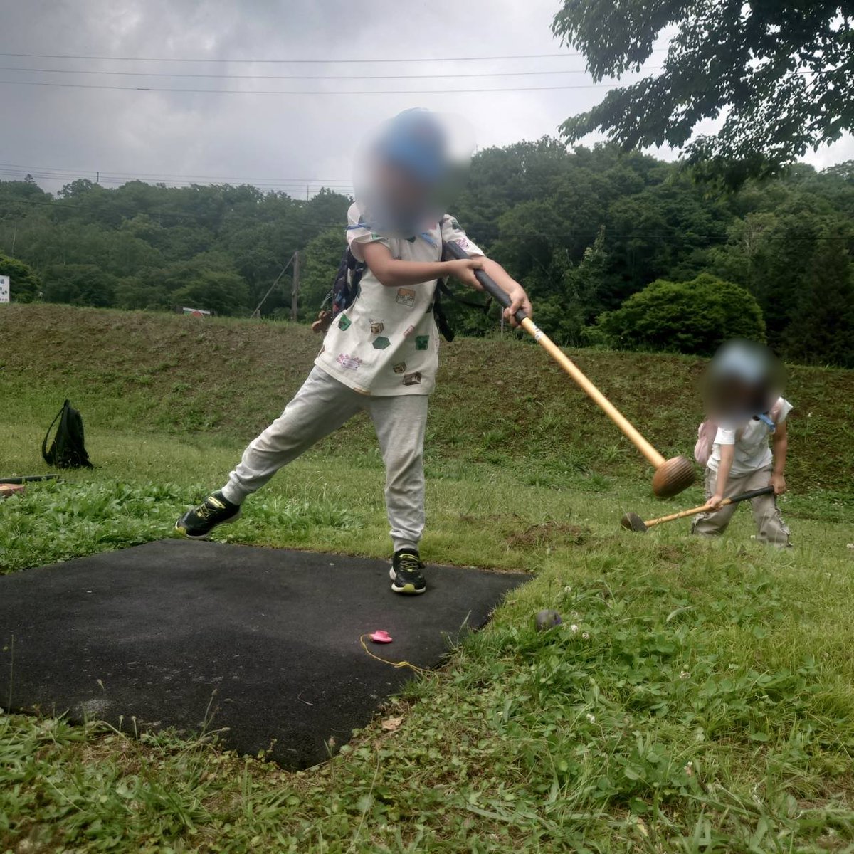 bssapporo26's tweet photo. ボーイ隊ベンチャー隊は立ちかまどを作って炊事をしました！2日目は青空の下、手旗の練習もしました。
1日目の夜には皆でキャンプファイヤーを行い、各隊のスタンツで盛り上がりました🔥
みんな毎年経験を重ね成長しています✨️
#ボーイスカウト日本連盟  #ボーイスカウト札幌26団#キャンプ https://t.co/CVhaKRGdMD