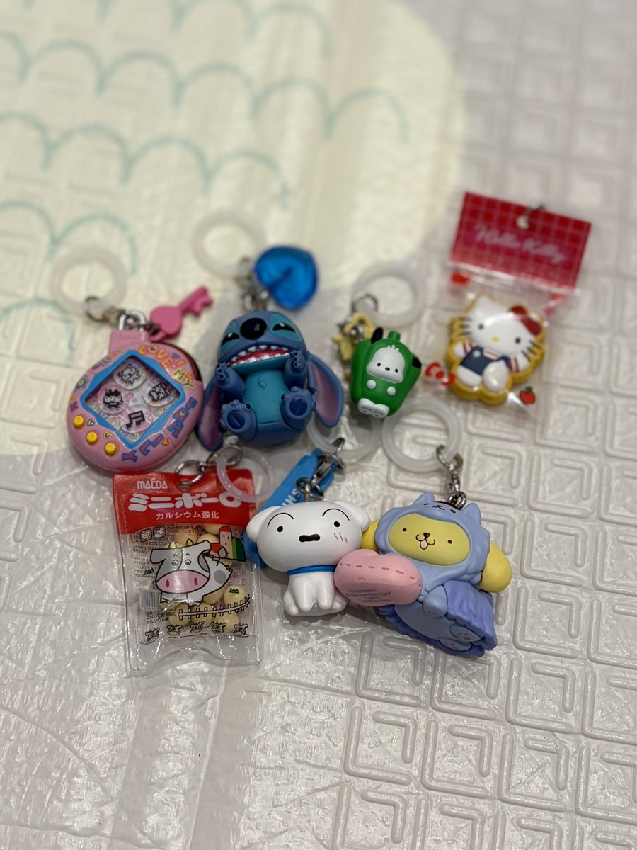 35_yuika's tweet photo. これを、こうして、こうじゃ😅❤️‍🔥✨(自己満)
まだ全然飾れてない。収納教えてえええ。みんな〜こっち向いて🥹
#めじるしアクセサリー #ガチャ活 https://t.co/deqc2lSfMf