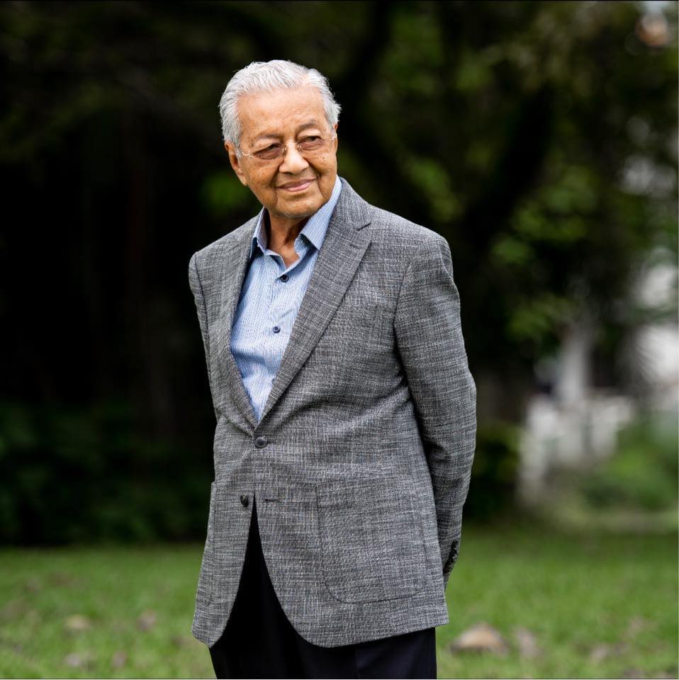 IsmailSabri60's tweet photo. Selamat menyambut ulang tahun kelahiran yang ke-101 kepada Tun Dr. Mahathir Mohamad.

Semoga Tun terus dikurniakan kesihatan yang baik, dipanjangkan usia, serta sentiasa dilimpahi rahmat dan keberkatan Allah SWT. 🤲 https://t.co/46xJrrh2QY