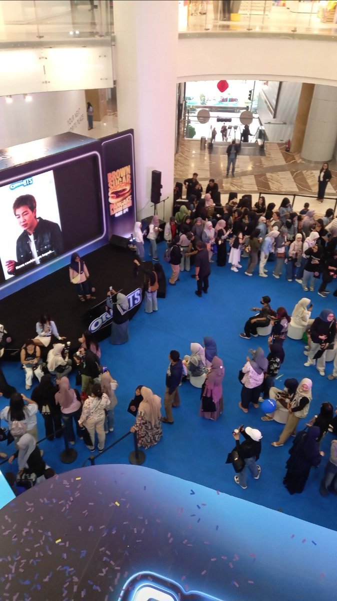 SntyaaYa's tweet photo. Untung tadi iseng mampir, dapet banyak stock foto estetik wkwk. Buat yang mau ke sini juga, mending buruan deh. Soalnya info dari panitianya cuma sampai tanggal 12! Jangan sampe kelewatan ya~#OreoBTS #OreoBTSLotteAvenue #OREO_BTS #OreoBTSID https://t.co/5LQNMkJbjI