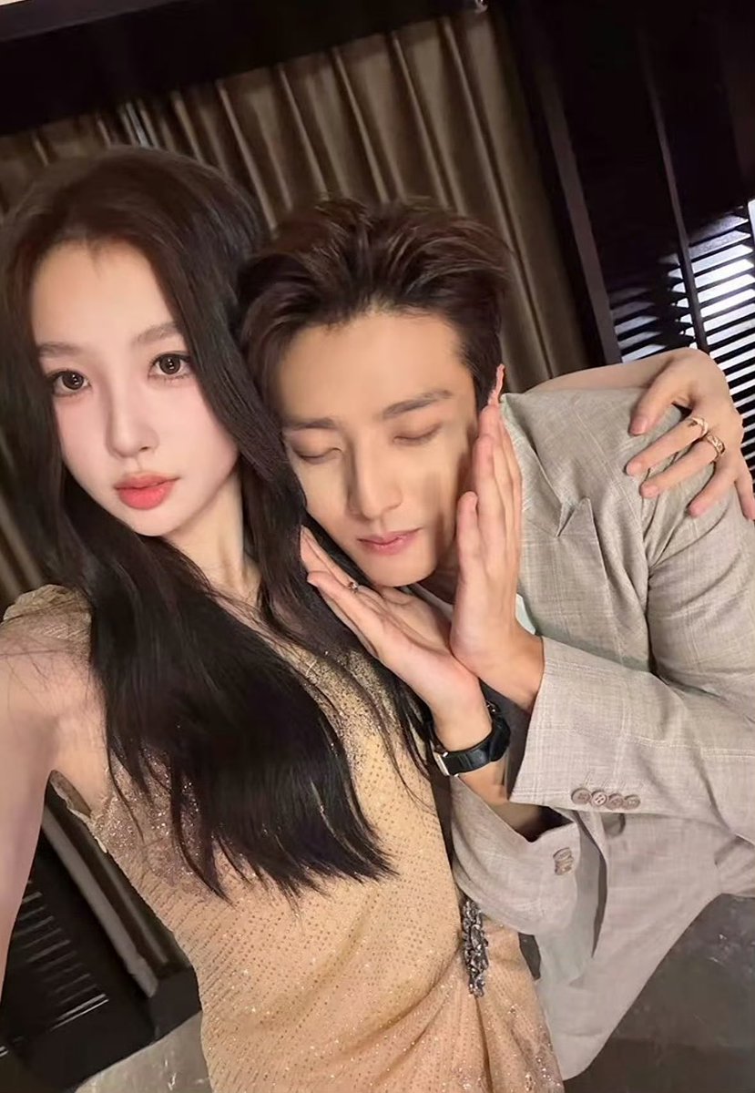 Starboba28's tweet photo. 100726 Screenshots of Xin Xin’s Douyin video

#YuShuxin #RoadToSuccess https://t.co/pa8bq9zirL