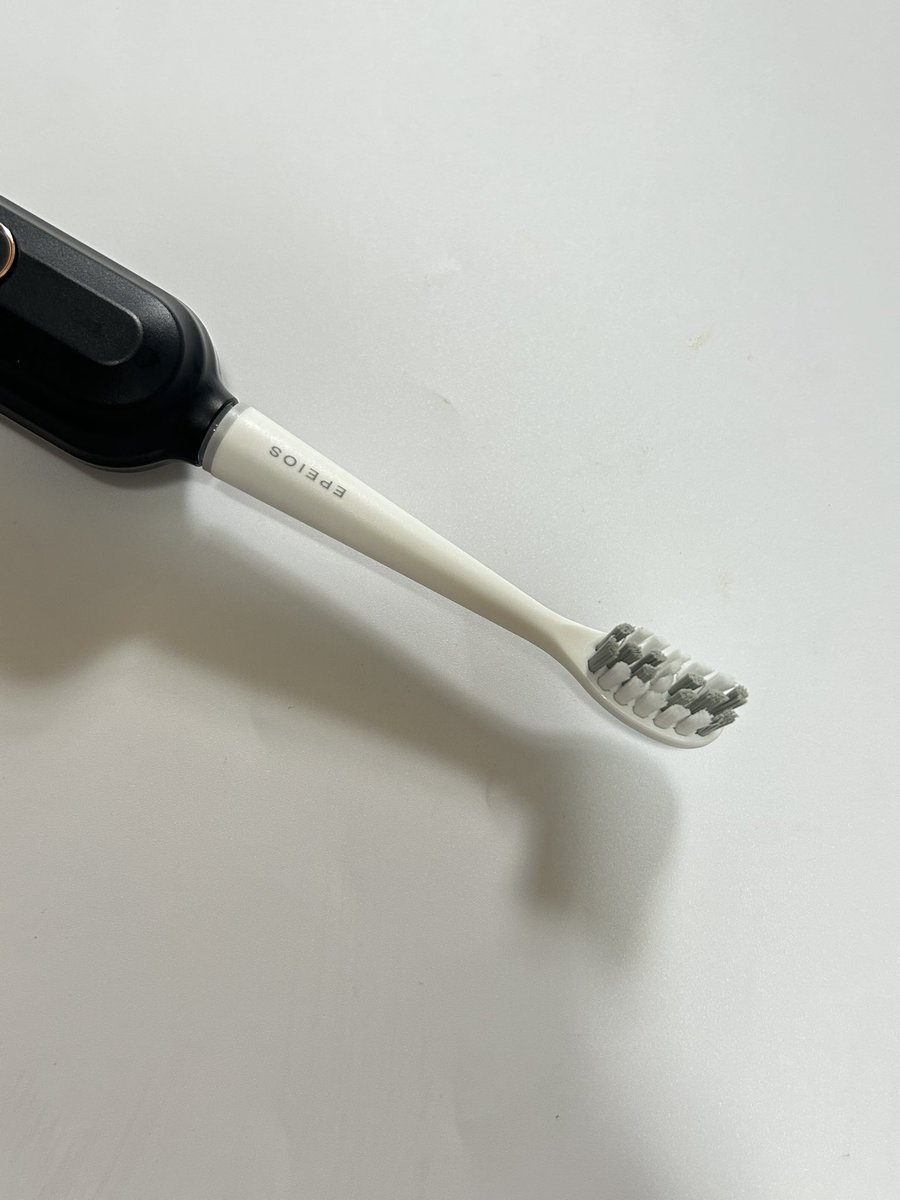 masaasarin's tweet photo. EPEIOS 音波電動歯ブラシ ET003 

Proも使ったことがありますが、ET003もすごく使いやすい♡
振動はProより少しマイル��な印象だけど、磨き心地は十分満足✨
ツルツル感もしっかり感じられて、毎日気持ちよく使えています😊

#epeios
#okare
#電動歯ブラシ
#pr https://t.co/3FiMEtXtWv